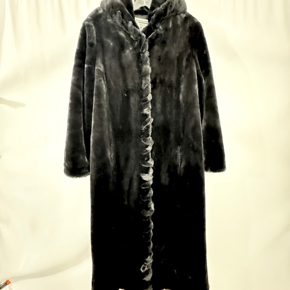Marvin Richards Jackets & Blazers - Luxurious Marvin Richards Black Faux Mink Fur Coat